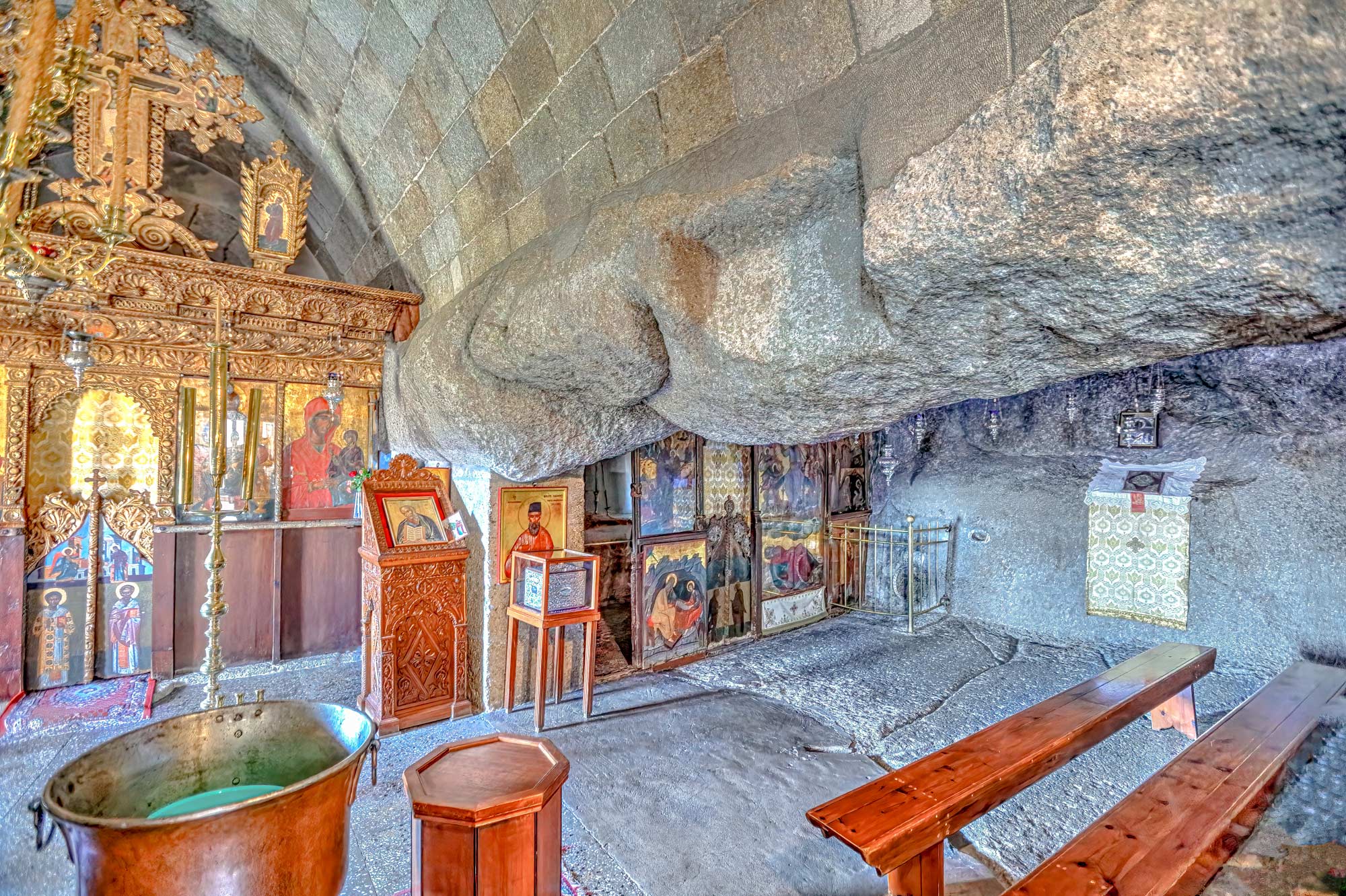 Villa-Collective---PATMOS_-A-SACRED-ROCK,-THE-WHITE-CHORA-AND-AN-UNDERSTATED-GLAMOUR-11