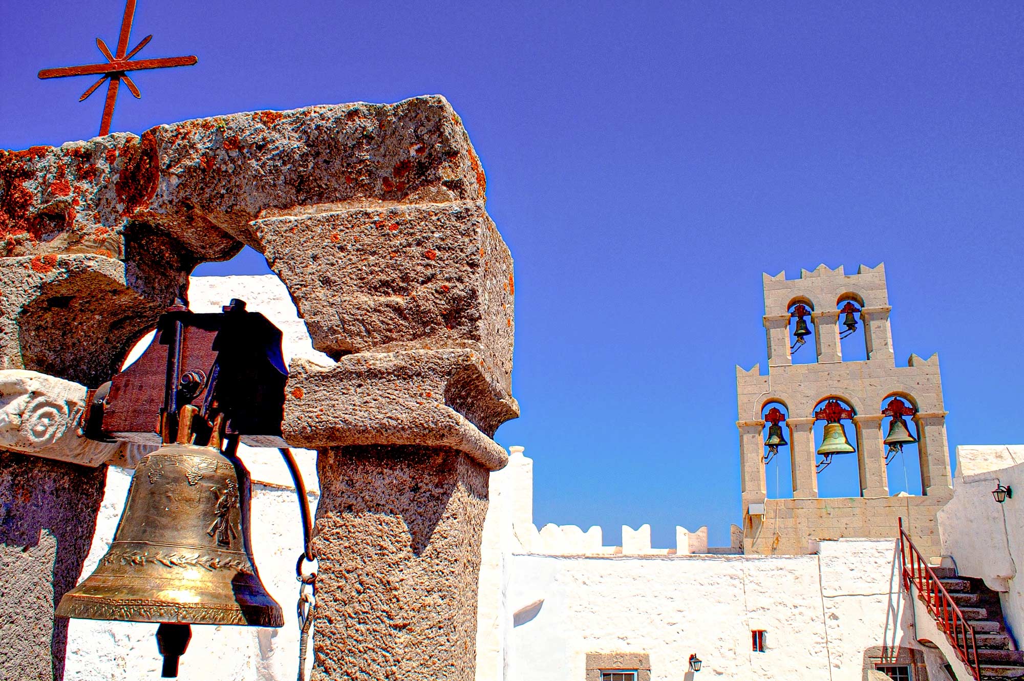 Villa-Collective---PATMOS_-A-SACRED-ROCK,-THE-WHITE-CHORA-AND-AN-UNDERSTATED-GLAMOUR