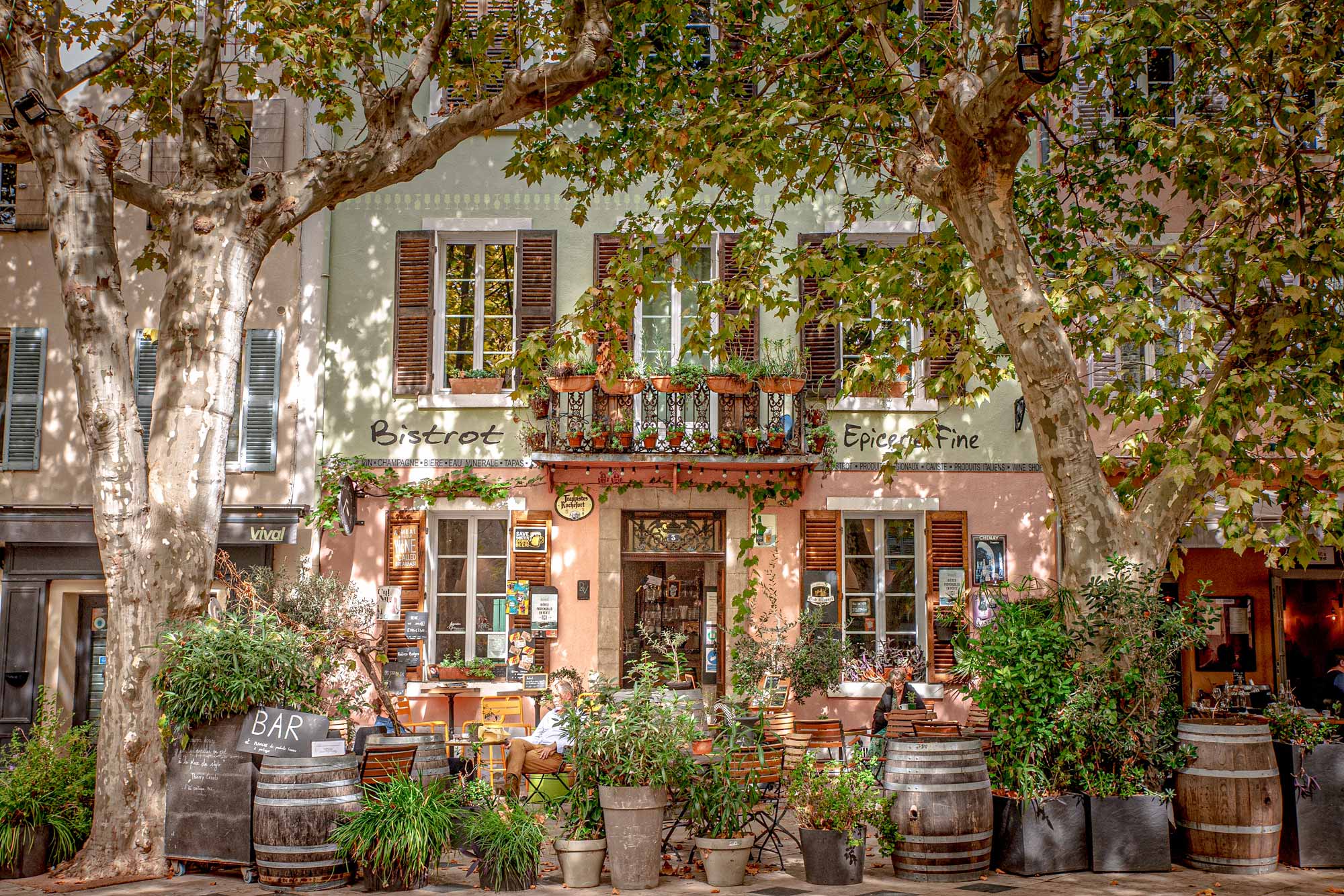 Villa-Collective---PROVENCE---LAVENDER,-LIGHT-AND-THE-LONG-TABLE-8