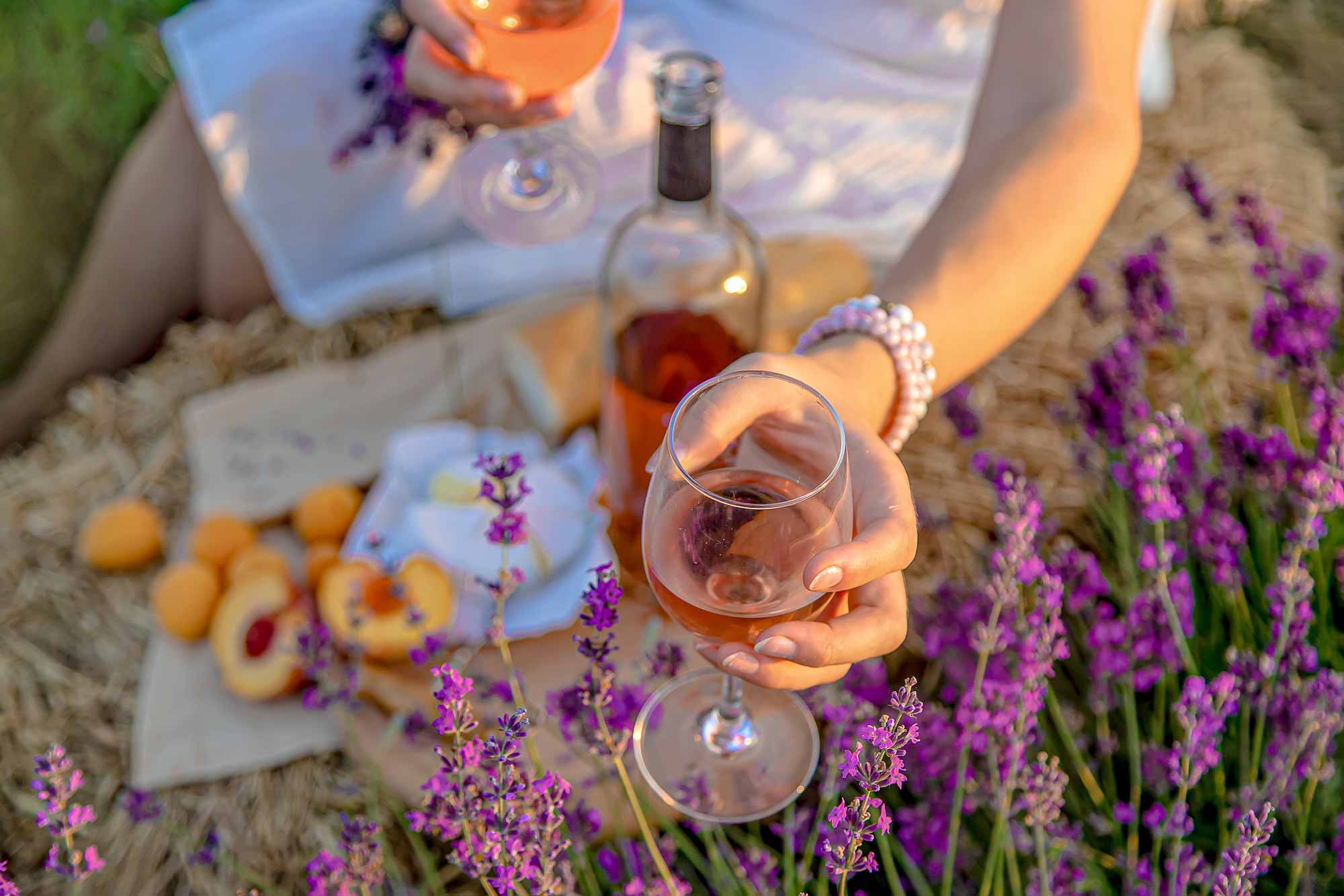 Villa-Collective---PROVENCE---LAVENDER,-LIGHT-AND-THE-LONG-TABLE