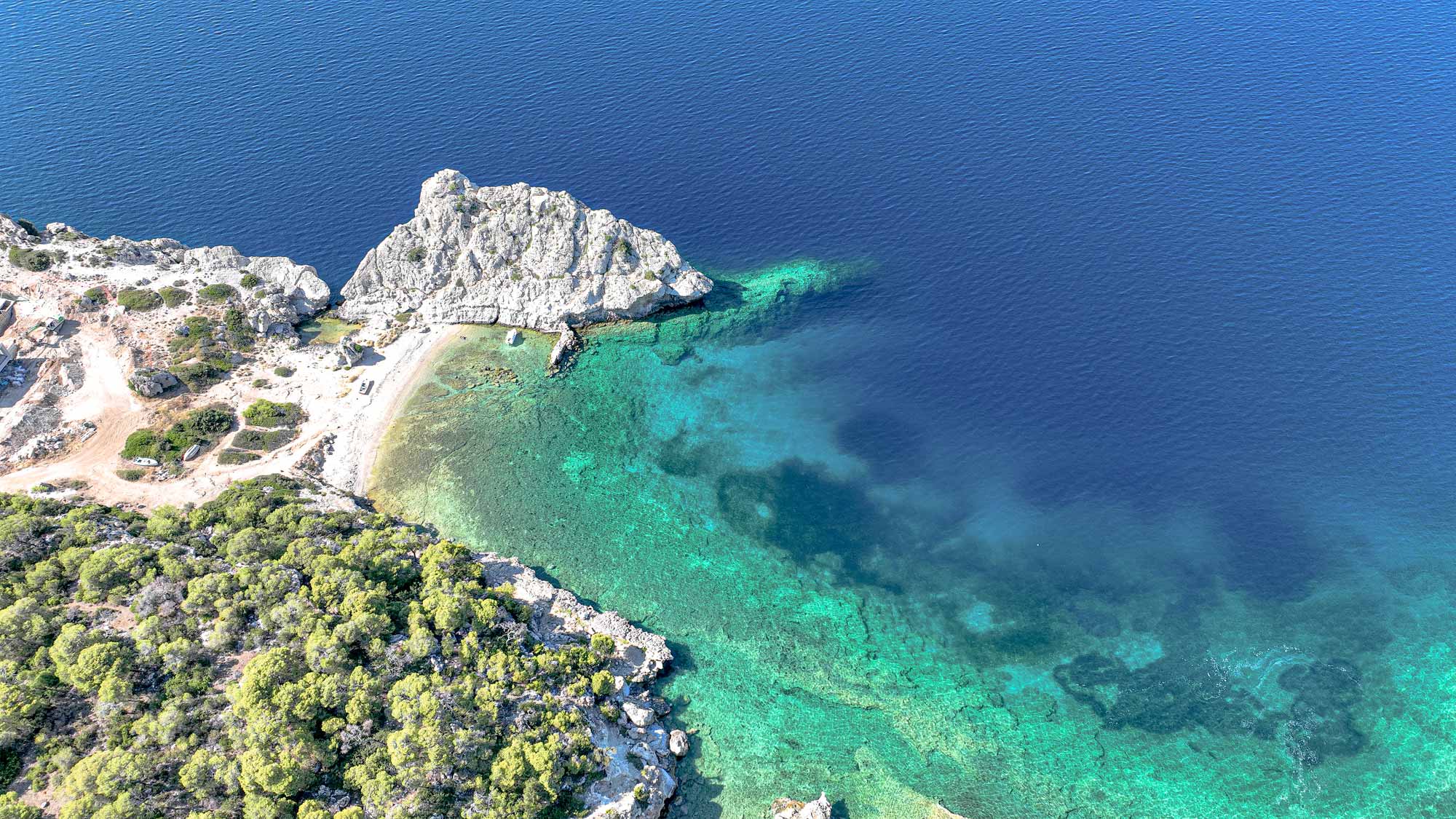Villa-Collective---ATHENS-RIVIERA---Temples,-marinas-and-the-sea-at-the-city’s-edge-2